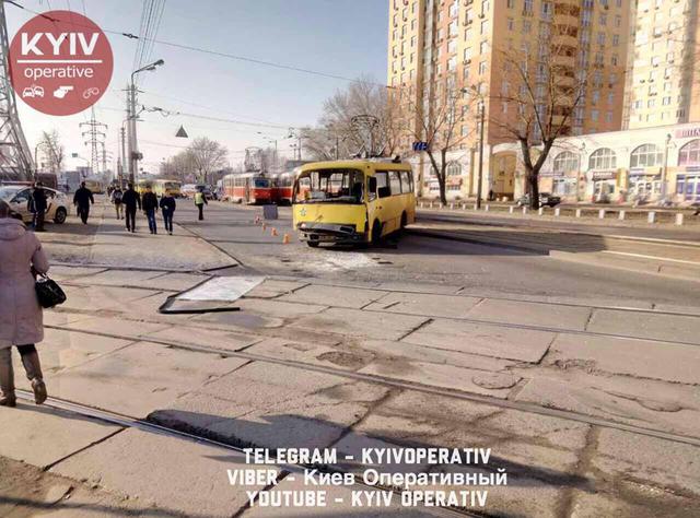 Minibus and tram collided near Chernihivska metro station in Kyiv 03 Minibus and tram collided near Chernihivska metro station in Kyiv 03