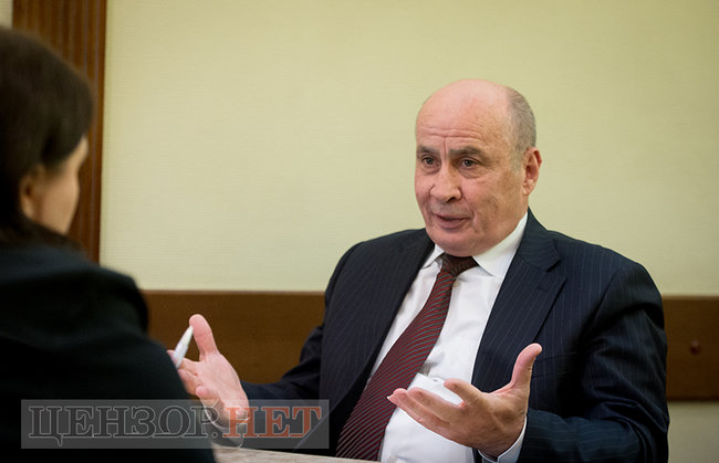 Назір Бадахов: Мене запросив глава Державної судової адміністрації та сказав, що жодних тендерів проводити не треба. Що це вказівка Гройсмана 06