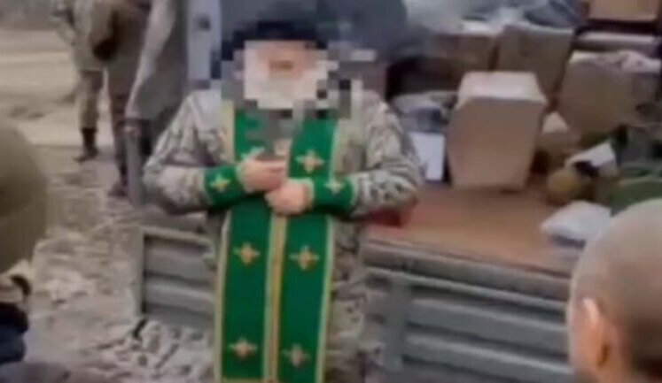 Священник РПЦ виступає з промовою перед окупантами: "Не может быть пощады сатанистам какой бы облик они не принимали - солдата, старушки или дитяти". ВIДЕО
