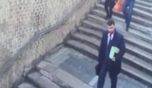"Яким вітром, пане Пушилін? Може, приєднаєтеся до нас?!", - ватажок терористів Донбасу виходить з адміністрації президента Росії в Москві. ВІДЕО