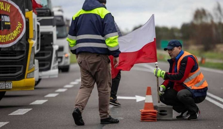 Страйк польських фермерів: Водіїв попередили про можливі черги на кордоні
