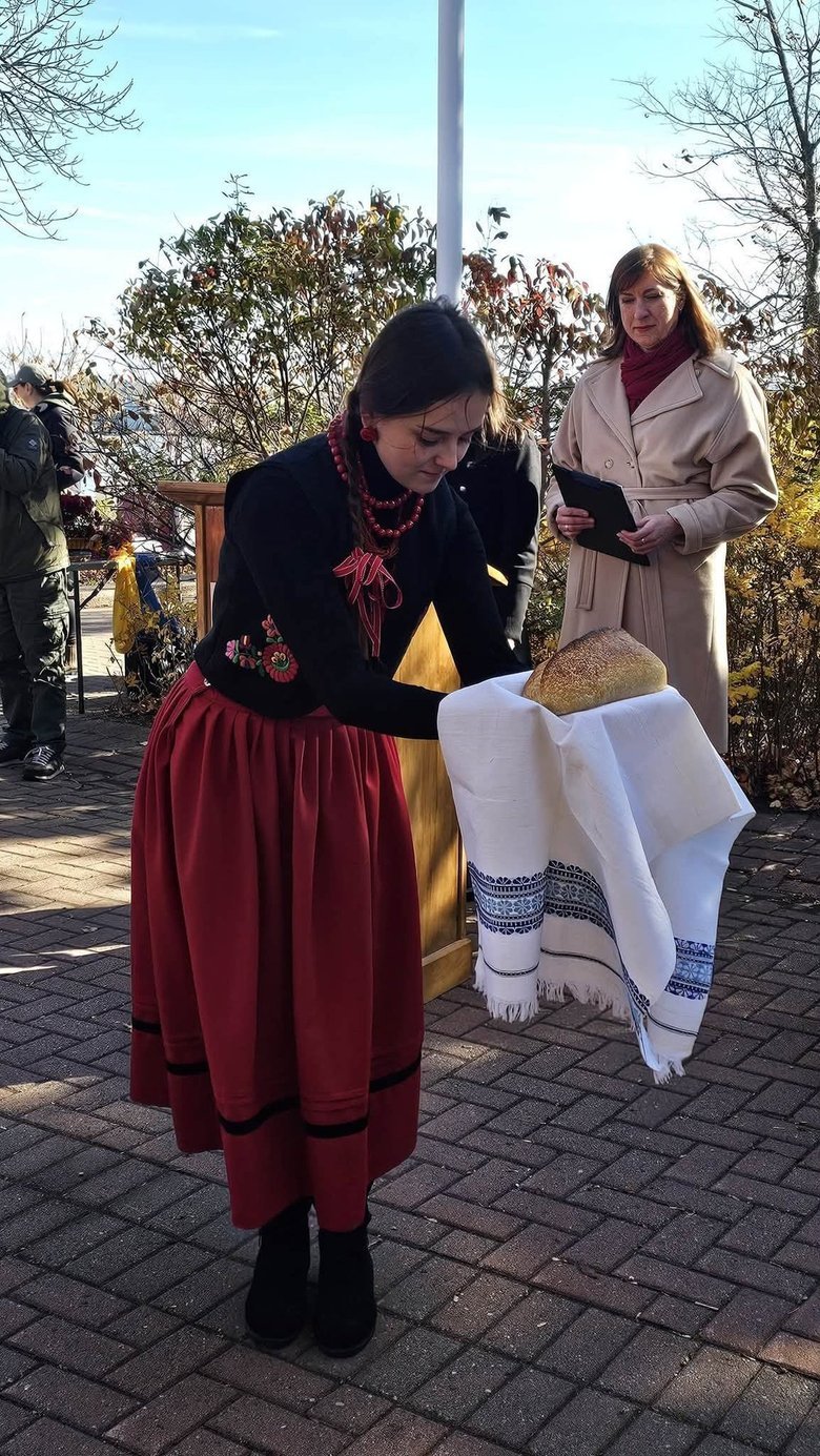 Відкриття меморіалу жертвам Голодомору в Шарлоттауні, Канада