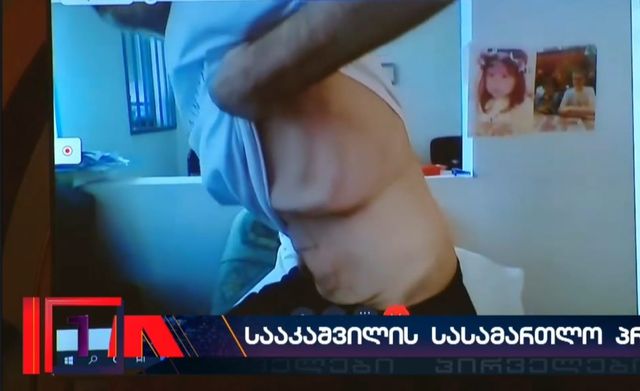 Прошу про адекватне лікування. Мій стан різко погіршився, - Саакашвілі на суді показав свій фізичний стан 04