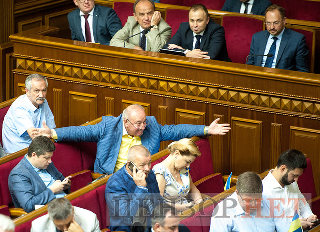 Шахов, що голосує за чотирьох, Ляшко в касці і розмова Новинського з Воропаєвим, - день роботи ВР 20 червня 17