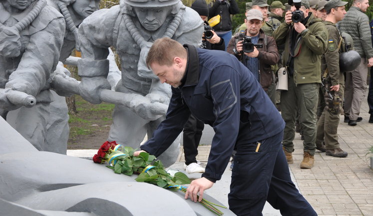 Керівник МВС Монастирський відвідав Чорнобиль, де нагородив рятувальників та правоохоронців. ФОТОрепортаж