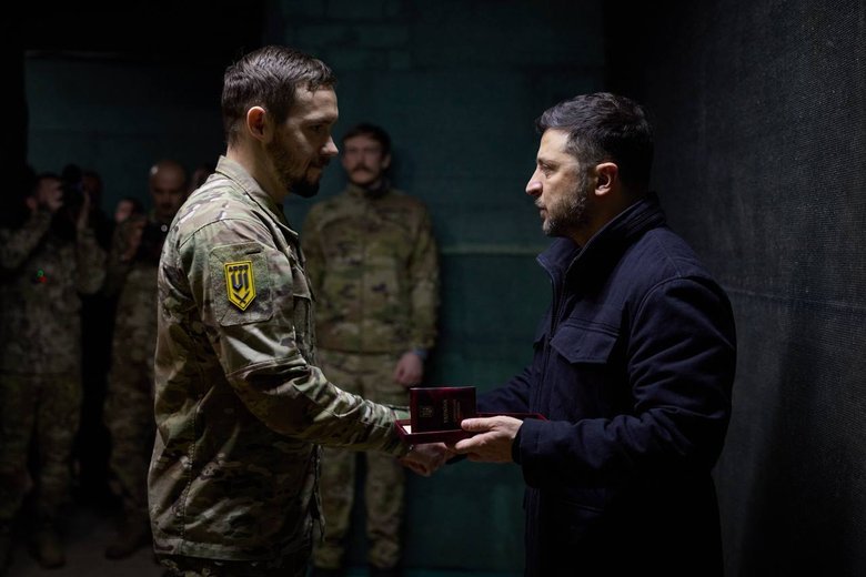 Зеленский встретился с азовцами