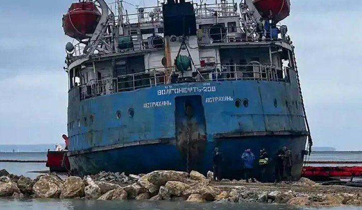Росія ігнорує екологічну катастрофу в Чорному морі: пляжі Анапи знову залиті мазутом