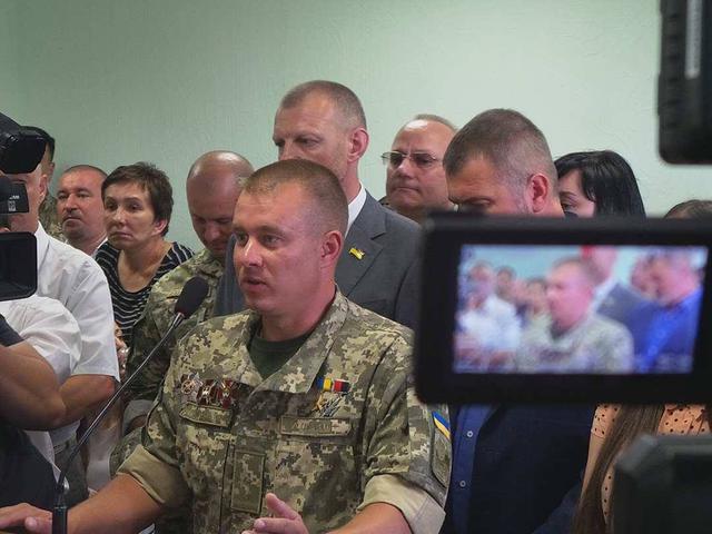 Генерал-майора Мельника готовы взять на поруки депутаты Береза и Тетерук: Боевой генерал не должен находиться в клетке. Я готов поменяться с ним местами 03