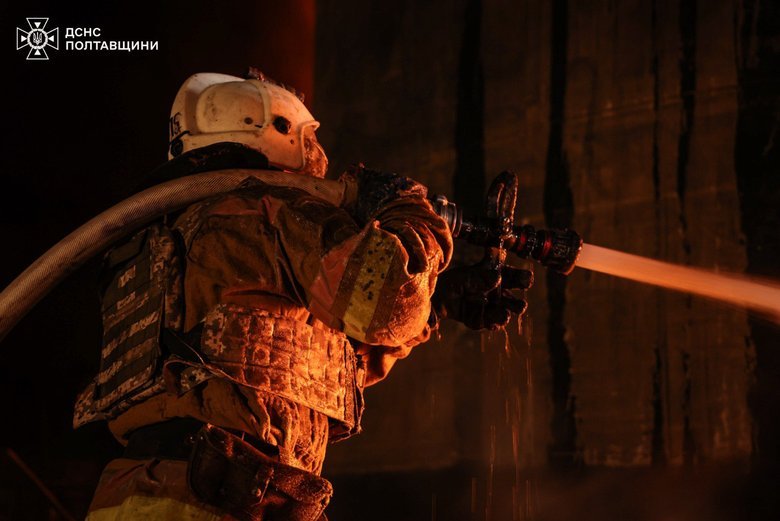 Россияне нанесли удар по промышленному объекту в Полтавской области: возникли пожары