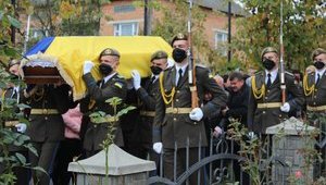 Загиблого в авіакатастрофі під Чугуєвом курсанта Ростислава Булія провели в останню путь на Львівщині. ФОТОрепортаж