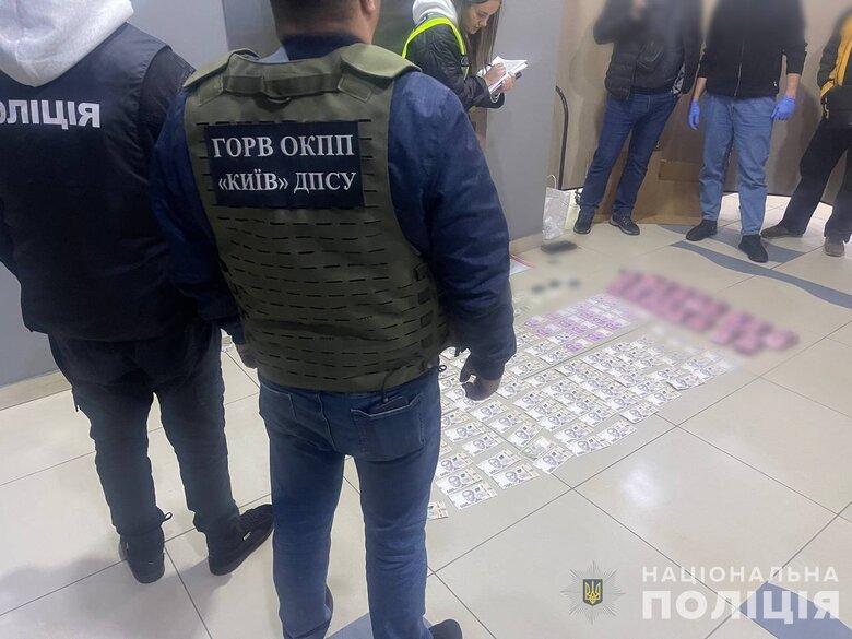 У Києві Нацполіція перекрила контрабандний канал постачання кокаїну
