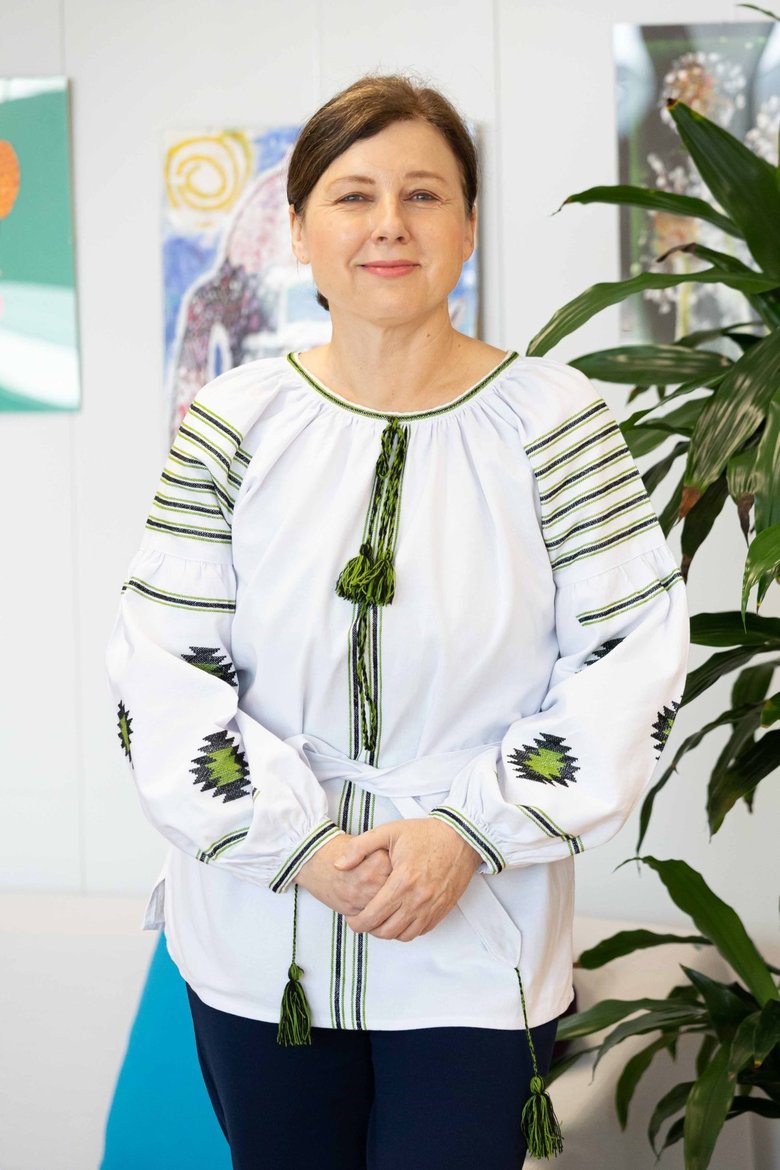 Віцепрезидентка Єврокомісії Юрова сфотографувалася у вишиванці: Пишаюся тим, що ношу її 01