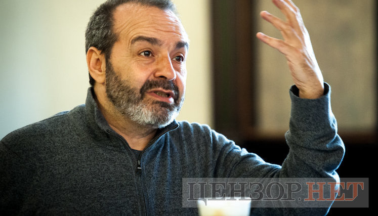 Віктор Шендерович: "Чудово розумію почуття людей, які воюють з Росією. Ми для них - аналог гітлерівської Німеччини. За Гітлера, не за Гітлера - ти громадянин Німеччини. І поки триває війна, ти - ворог, вибачай"