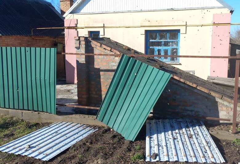 Russians shelled Nikopol district with heavy artillery: private houses destroyed 01