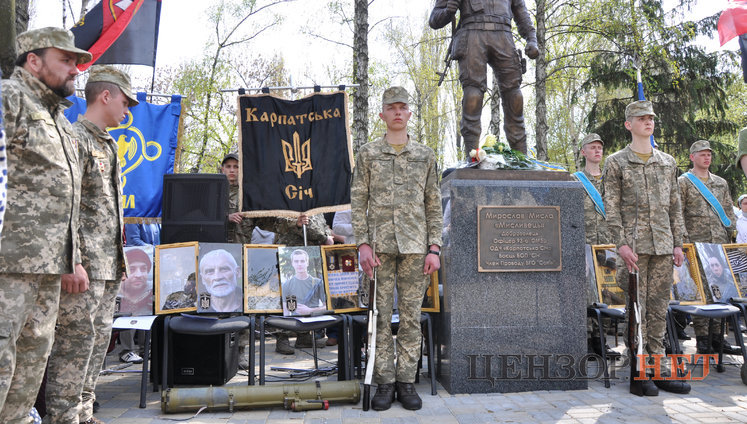Памятник офицеру 93-й бригады Мирославу Мысле, погибшему на Донбассе, открыли в Киеве. ВИДЕО+ФОТОрепортаж