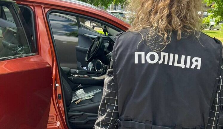За $4 тис. обіцяла зняти з розшуку ТЦК. У Києві судитимуть жінку. ФОТОрепортаж