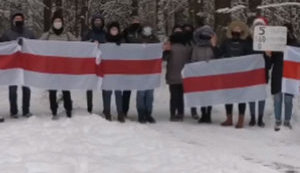 У Білорусі ввели штрафи в розмірі $200 за використання національних біло-червоно-білих прапорів