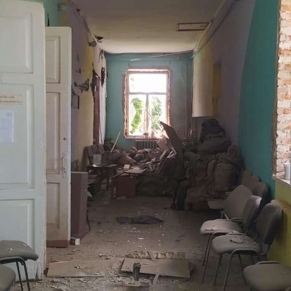 Враг выпустил из вертолета две ракеты по Сумщине. Пострадало помещение школы, - ОК Північ 04