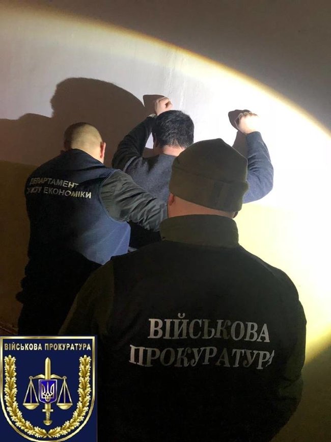 Чиновник Государственной экологической инспекции задержан на Херсонщине при получении 3 тыс. долл. взятки 01