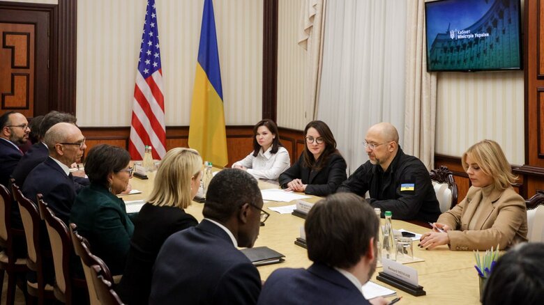 Спецпредставниця США з економічного відновлення України Пріцкер прибула до Києва 01