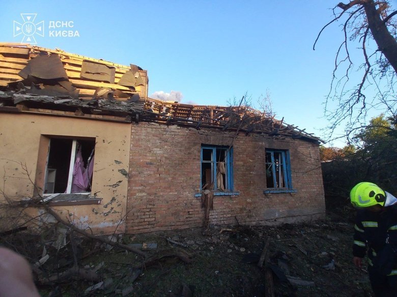 Ранкова атака на Київ: дрони йшли кількома хвилями, є пошкодження