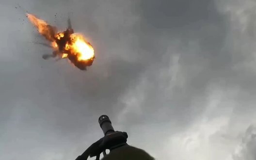 Бійці "Азову" стрілецьким вогнем збили та підірвали у повітр
