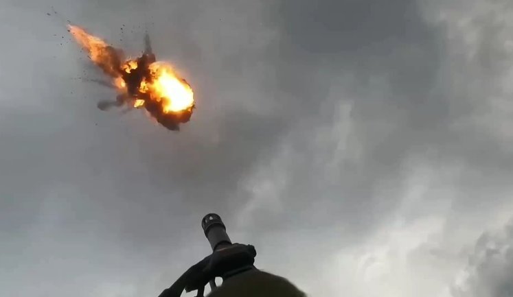 Бійці "Азову" стрілецьким вогнем збили та підірвали у повітрі 11 російських дронів-камікадзе. ВIДЕО