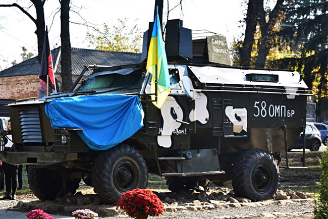 Памятный знак погибшим на Донбассе украинским воинам открыли на Сумщине 01
