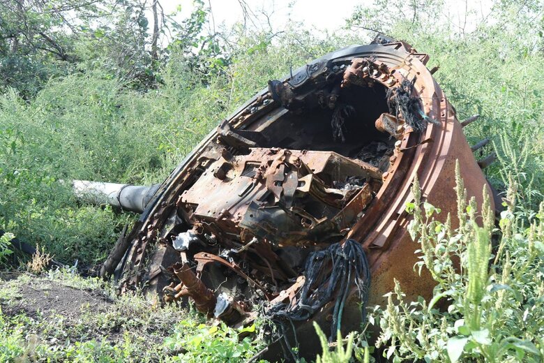 Украинские воины показали остатки российской техники 07