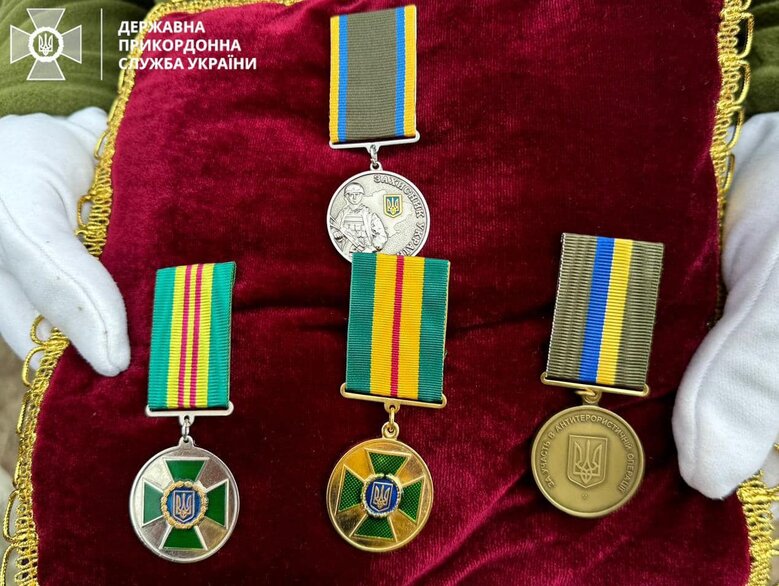 Пограничник Виталий Переберин погиб в бою с врагом, защищая Украину 05