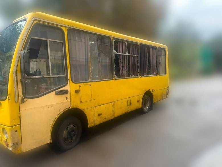 Рашисти вдарили по маршрутці в Херсоні: є загиблі та поранені