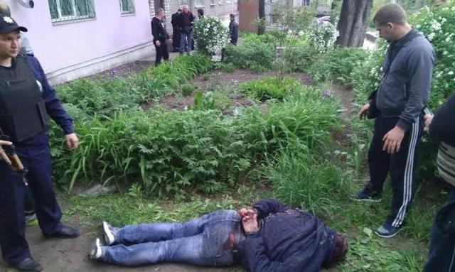 В Каменском таксисту прострелили ноги. К конфликту может быть причастен телохранитель Яроша, - СМИ 08 В Каменском таксисту прострелили ноги. К конфликту может быть причастен телохранитель Яроша, - СМИ 08
