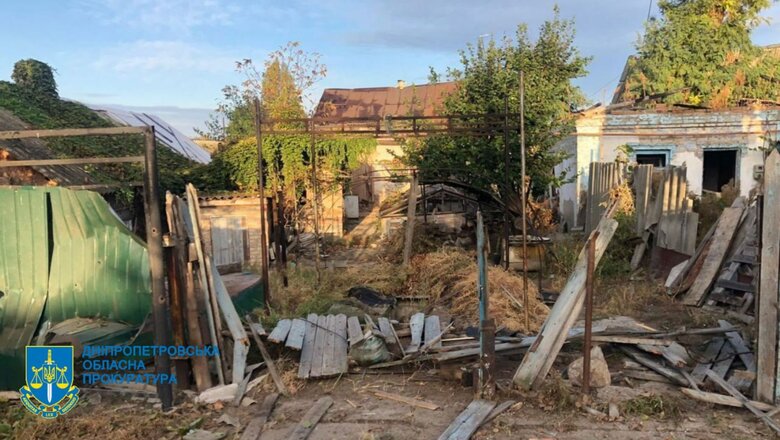 Последствия обстрелов Никопольщины: Пострадала женщина, повреждены дома 03