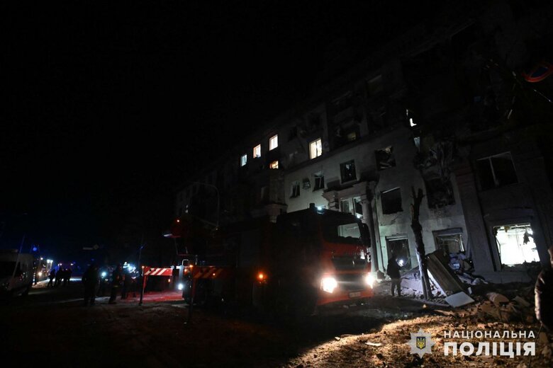 Последствия ракетного удара по Запорожью: под завалами могут быть люди 07