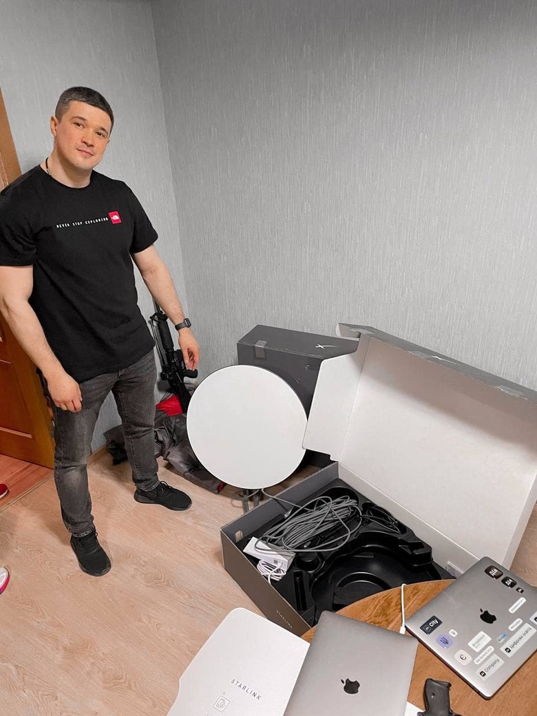 В Украину прибыли станции спутникового интернета StarLink от Илона Маска, – Федоров 01