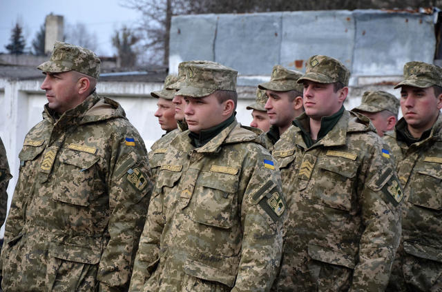 военнослужащие