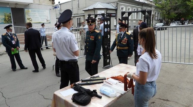 Оккупанты провели в Крыму сразу два военных парада 01