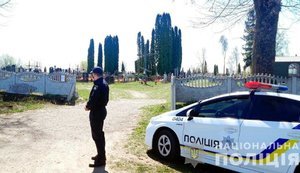 Более 22 тысяч полицейских и военнослужащих Нацгвардии будут следить, чтобы украинцы не пришли в эти выходные на кладбища