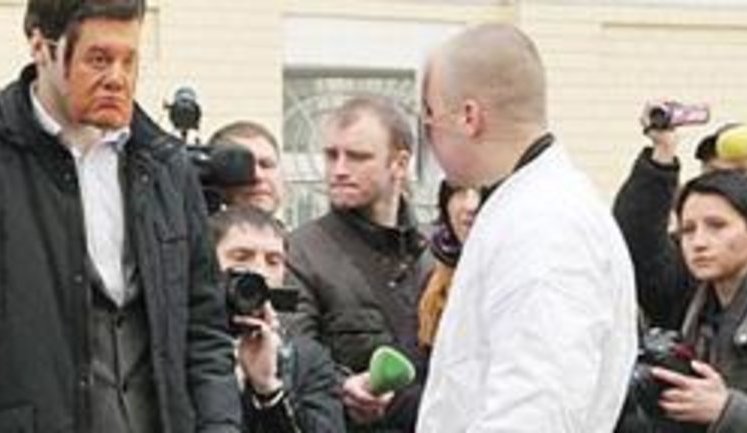 Кучка "Свободовцев" встречала Путина под администрацией президента. ФОТОрепортаж