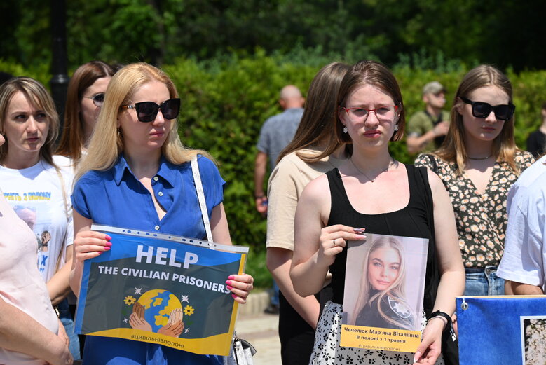 На акції в Києві вимагали визволити цивільних заручників Росії 13