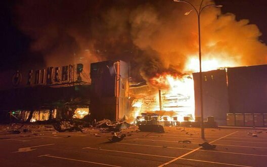 Ruski raketni napad uničil nakupovalno središče Epicenter v Kamenskem