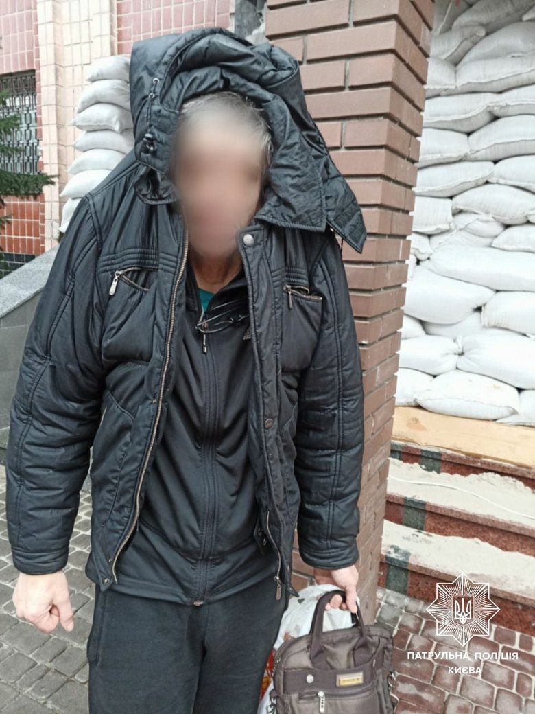 Патрульні поліцейські у Києві затримали групу диверсантів та двох військових РФ 01