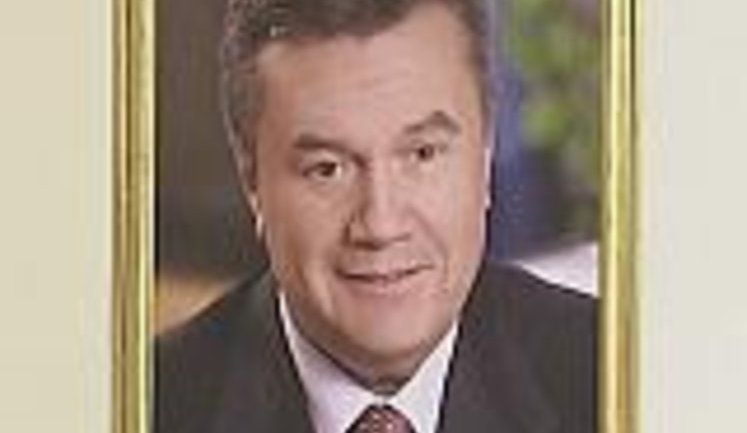 Портрет Януковича в Кабмине - хит украинской журналистики. ВИДЕО.