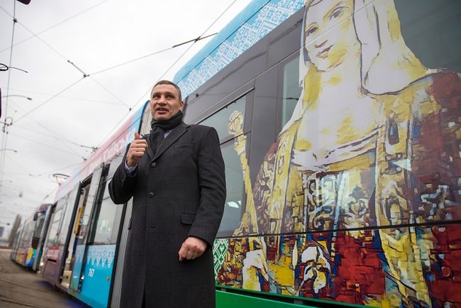 Кличко випробував один із нових трамваїв PESA, закуплених Києвом наприкінці 2017 року 01