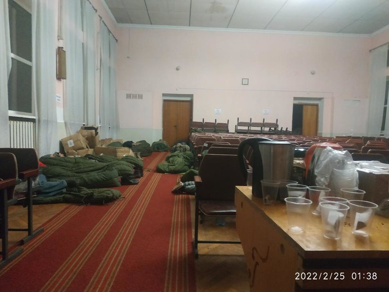 І тоді всі, хто міг працювати з РПГ-7, мухами – вийшли на вулицю Сумську – і вже готувалися до вуличних боїв, - драматична історія захисту міста Лебедин на Сумщині 11