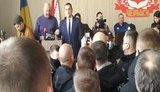 Депутат міськради Черкас від ОПЗЖ Замирайло відмовився говорити українською мовою і виступив російською під охороною поліції і під синхронний переклад секретаря міськради Тренкіна. ВIДЕО