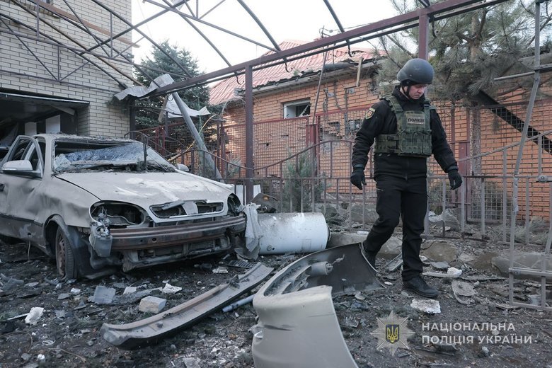 Ворог атакував Запоріжжя та прилеглі населені пункти авіацією, дронами FPV та артилерією.