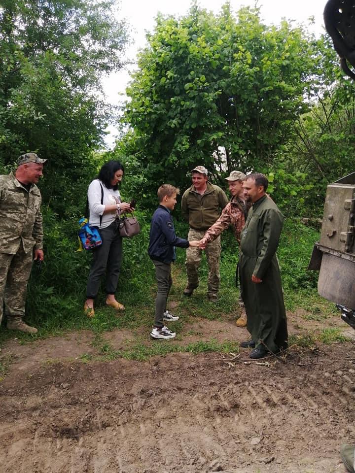 Десятирічний хлопчик заощадив 300 доларів та купив для ЗСУ зарядку на сонячній батареї 03 Десятирічний хлопчик заощадив 300 доларів та купив для ЗСУ зарядку на сонячній батареї 03