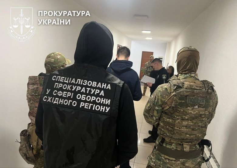 Начальника служби тилу та двох підприємців підозрюють у розкраданні 2,1 млн грн на закупівлі деревини