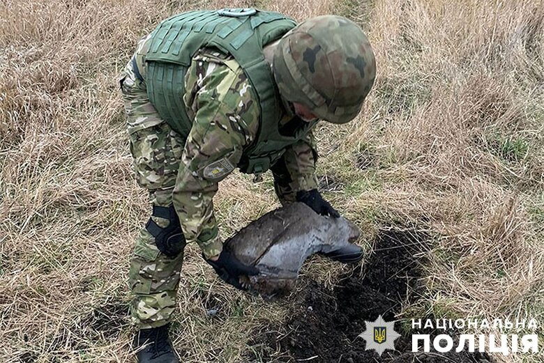 Поліція вилучила бойову частину ракети у Солом’янському районі, яка летіла на Київ 25 березня